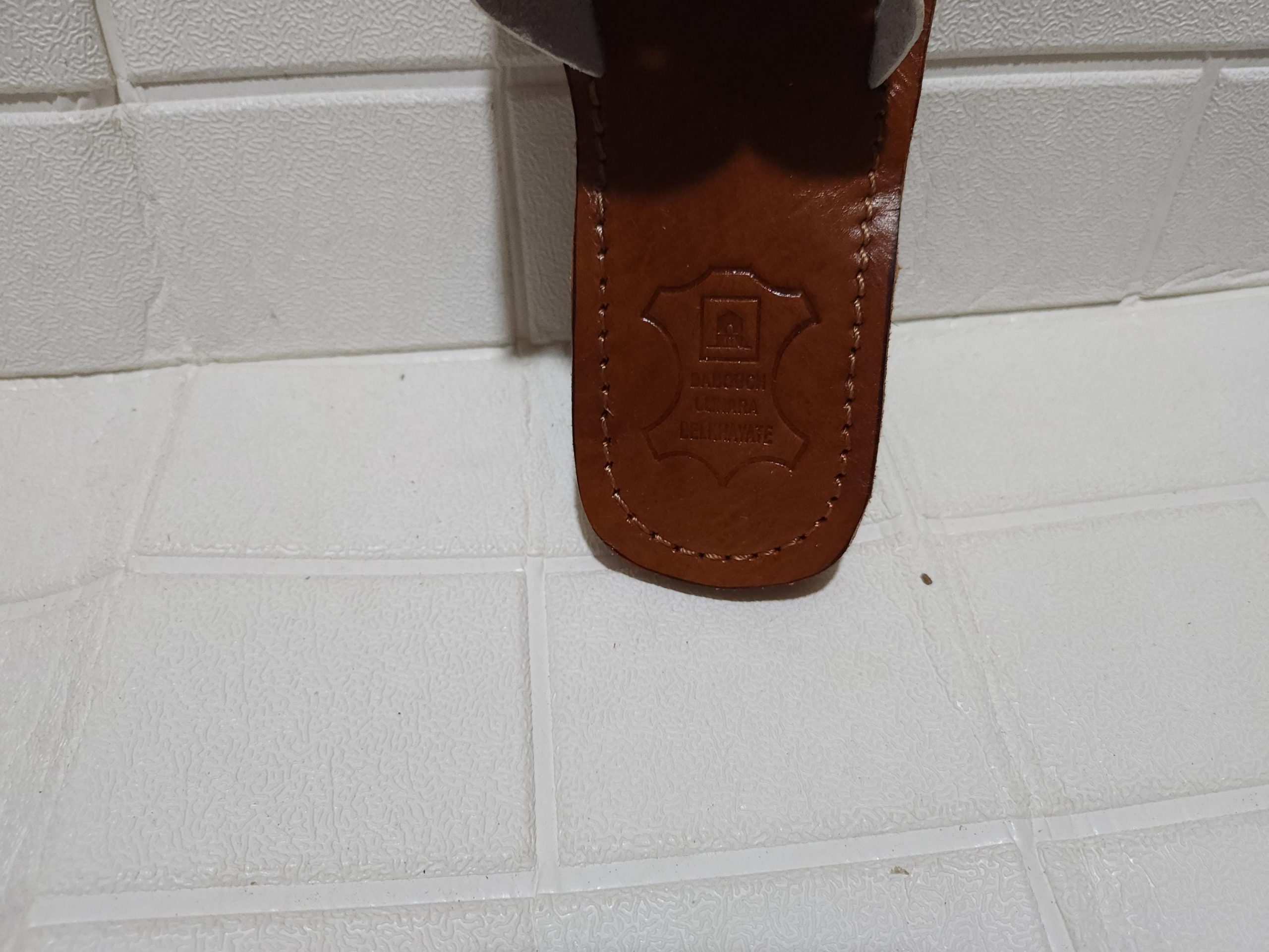 Handmade Moroccan White Leather Sandals For Women – Flat Slip-on Summer Shoes With Interlocking Strap – Artisan Minimalist Brown Sole Slides