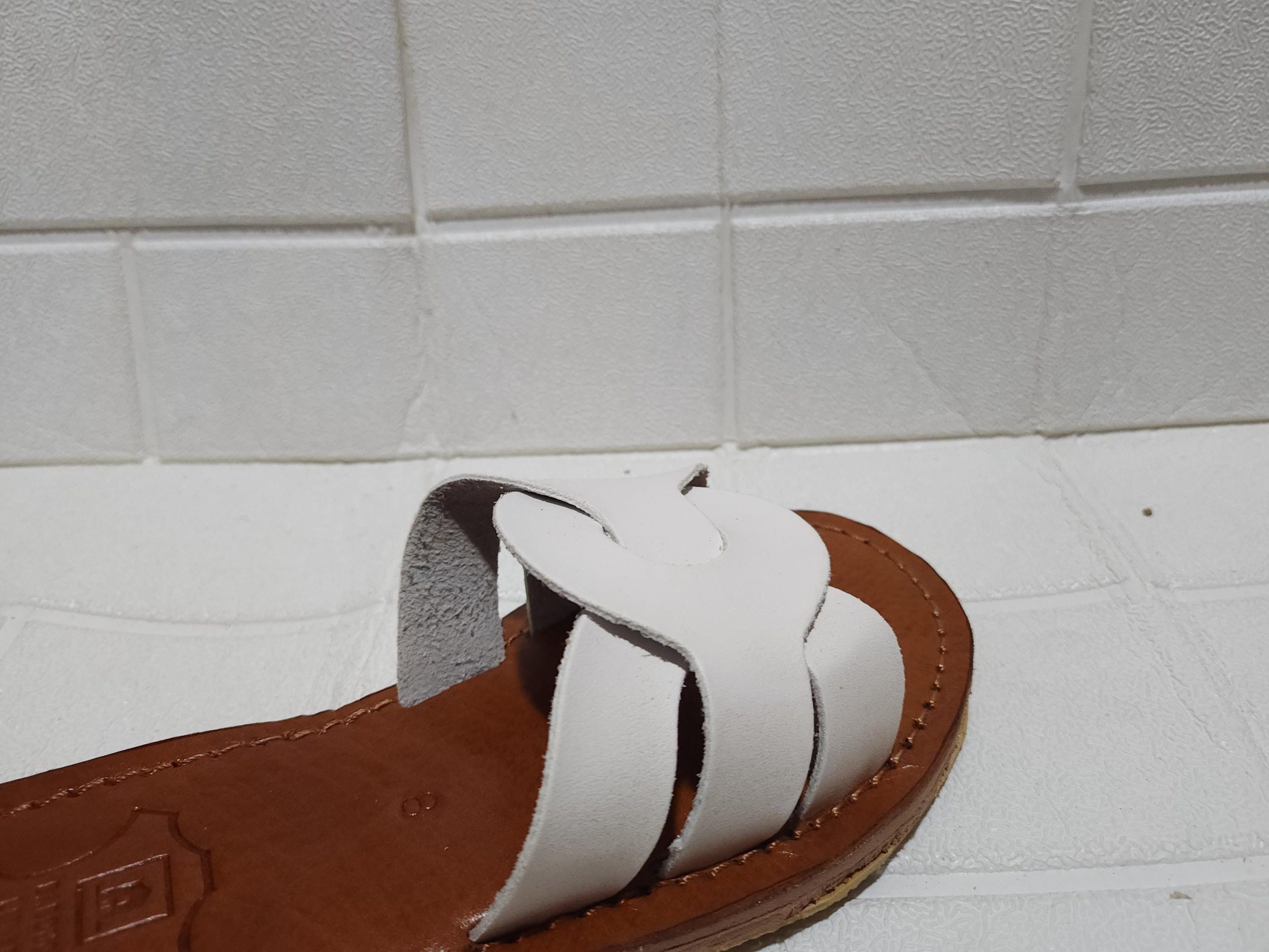 Handmade Moroccan White Leather Sandals For Women – Flat Slip-on Summer Shoes With Interlocking Strap – Artisan Minimalist Brown Sole Slides